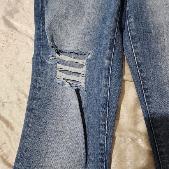 &Denim By H&M Super Skinny Low Rise Distressed Knee Jeans - Picture 3 of 9